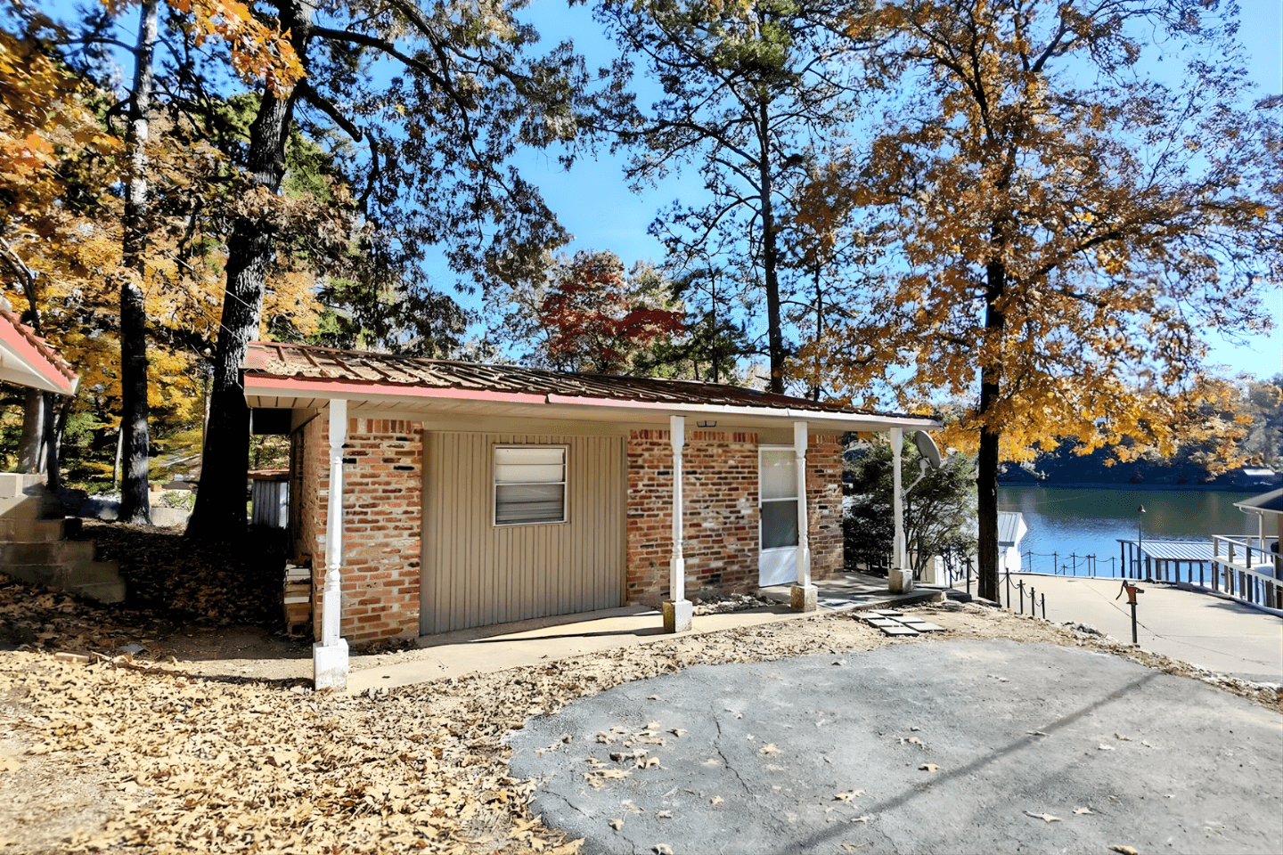 (KHOT) Memorial Field Airport - Lake Haven Cottage on Lake Hamilton
