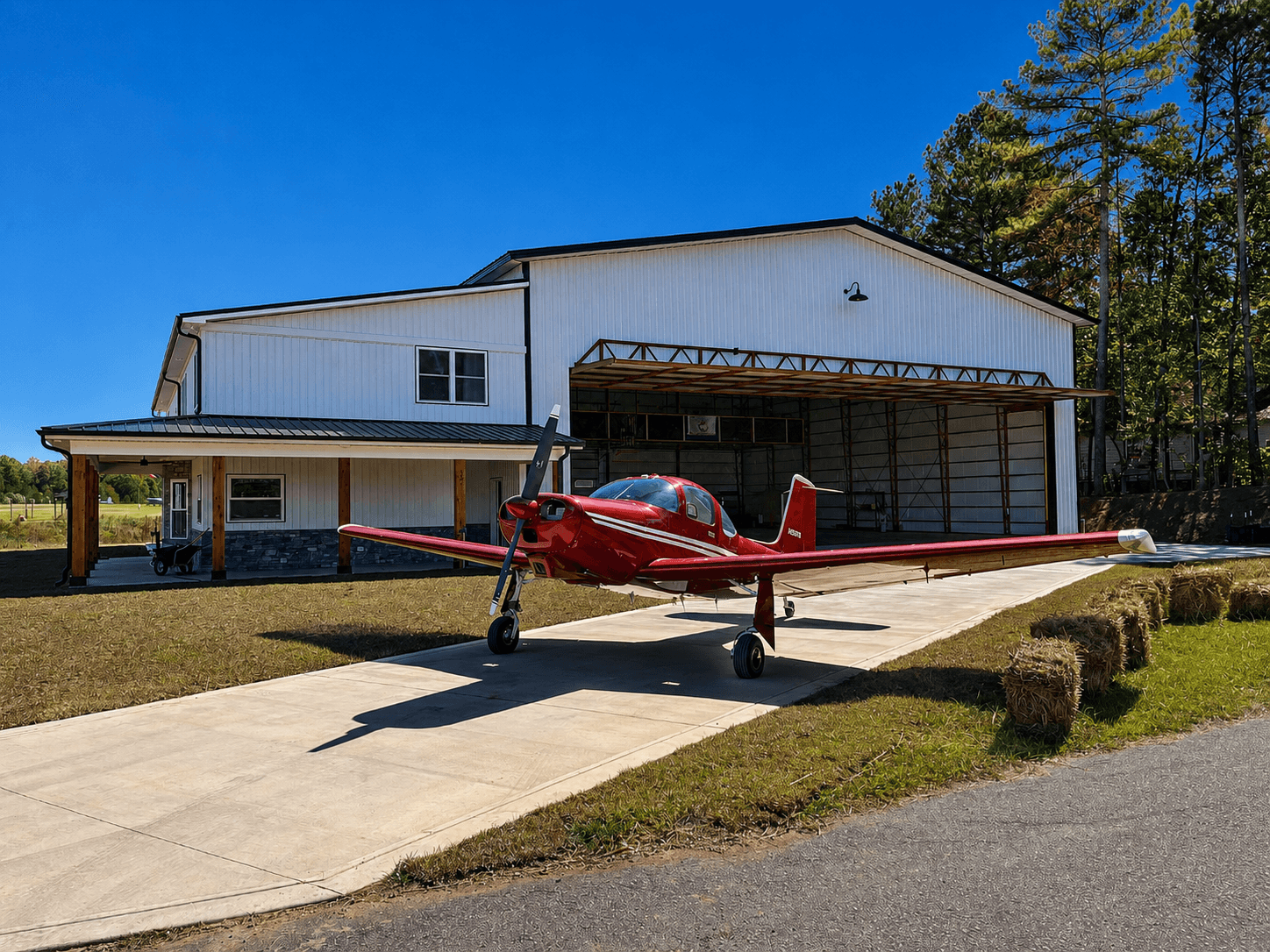 (BQ1) Gilliam - Mc Connell Airfield – Airpark Hangar Home With Courtesy Car